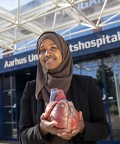 Mariam Noor has developed a small ring that seems to be able to cure leaking heart valves. This can change the way we do cardiovascular surgery. Photo: Lars Kruse, AU Foto.