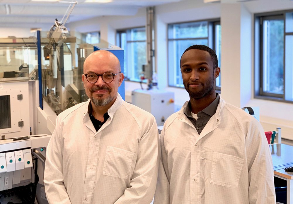 Morten Wagner (left), head of department at FORCE Technology and Jaamac Hassan Hire (right), industrial PhD student at Aarhus University. Photo: FORCE Technology.