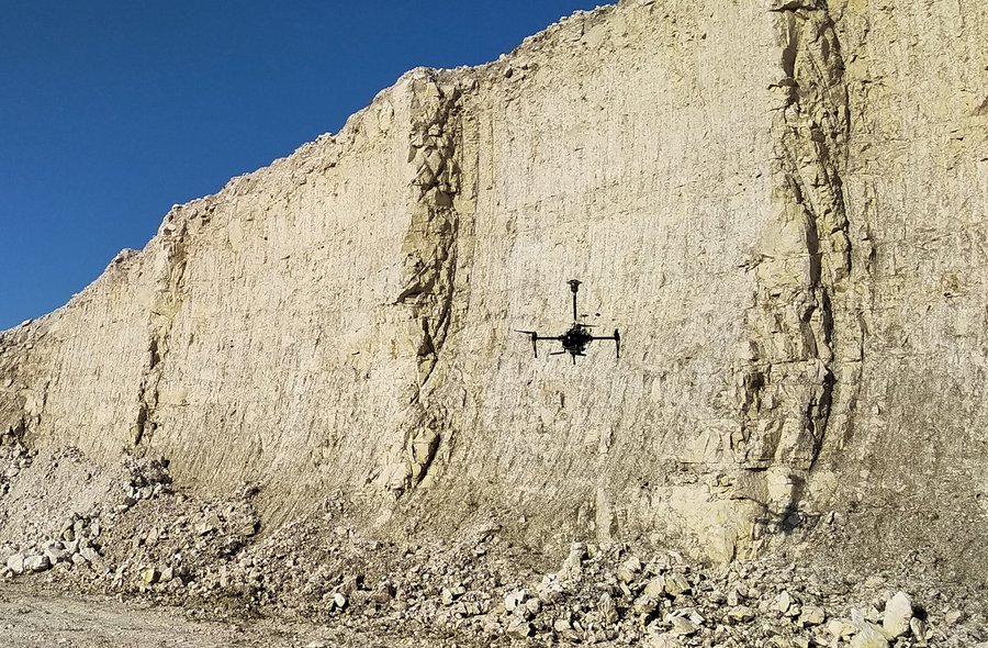 Measuring and documenting gravel and limestone quarries, cliff faces and similar natural and man-made formations is often done using drones that photograph the area. New research may make the pilots superfluous.